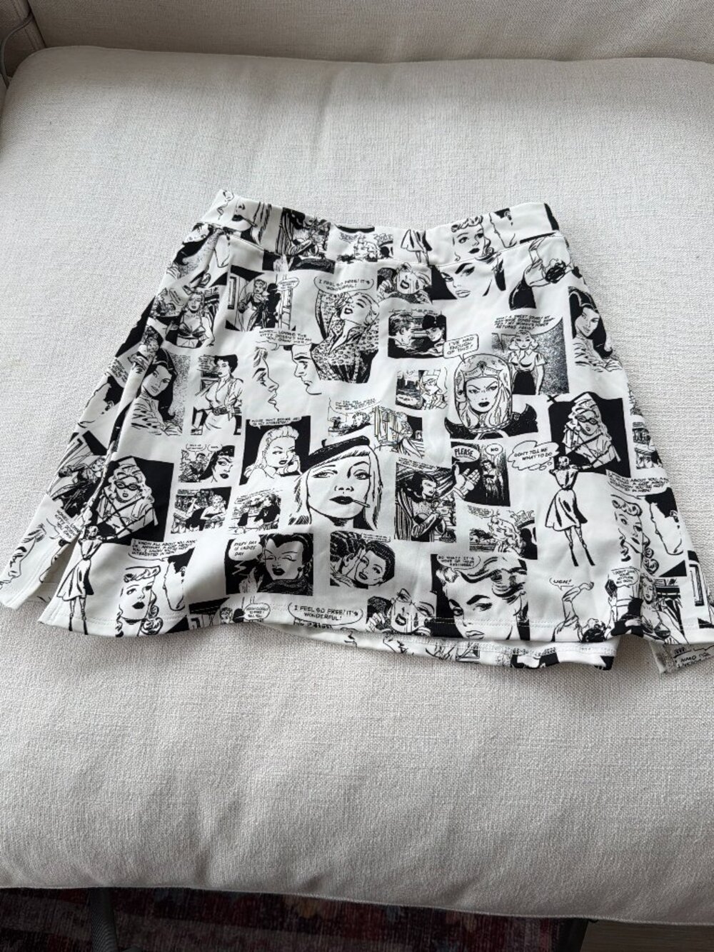 Reformation Ecomove Newsprint Athletic Skort - Picture 3 of 5